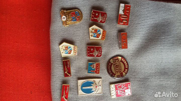 Наборы открыток и значки СССР