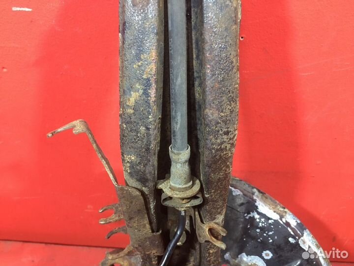 Кулак передний правый Volkswagen Touareg 2 (Nf)