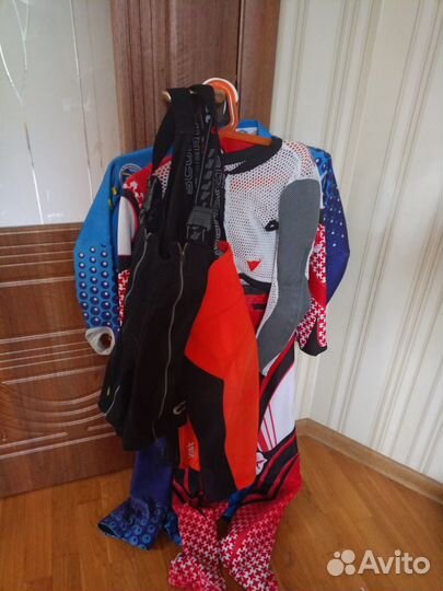 Горнолыжные очки, палки, шлема,лыжи и тд