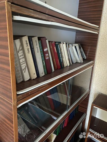 Книжные полки