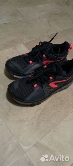 Кроссовки женские