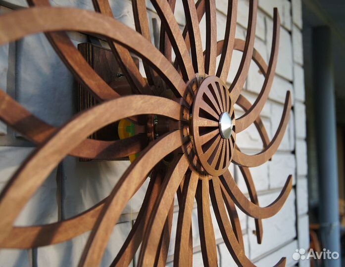 Кинетическая скульптура для интерьера