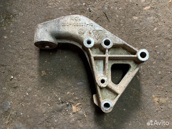 Кронштейн двигателя правый лада приора