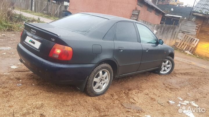 Audi A4 1.6 МТ, 1995, 295 128 км