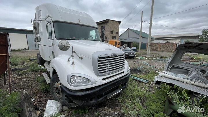 Freightliner Columbia, 2004