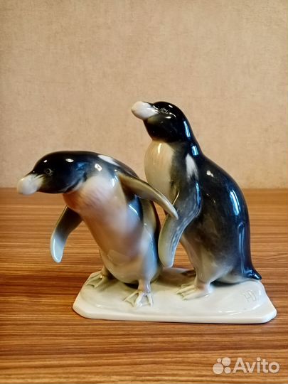 Фарфоровая статуэтка 