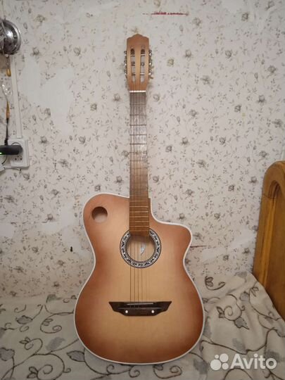 Акустическая гитара