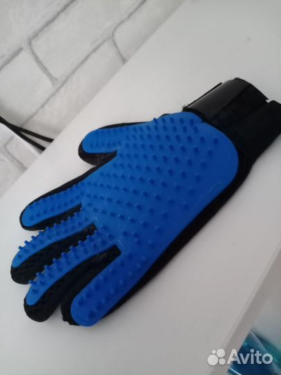 Чесалка перчатка