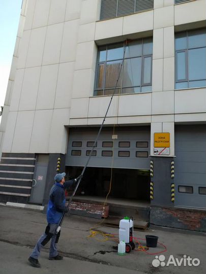 Высотная мойка окон, витражей и фасадов