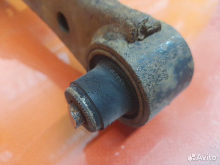 Рычаг задний правый Toyota Avensis