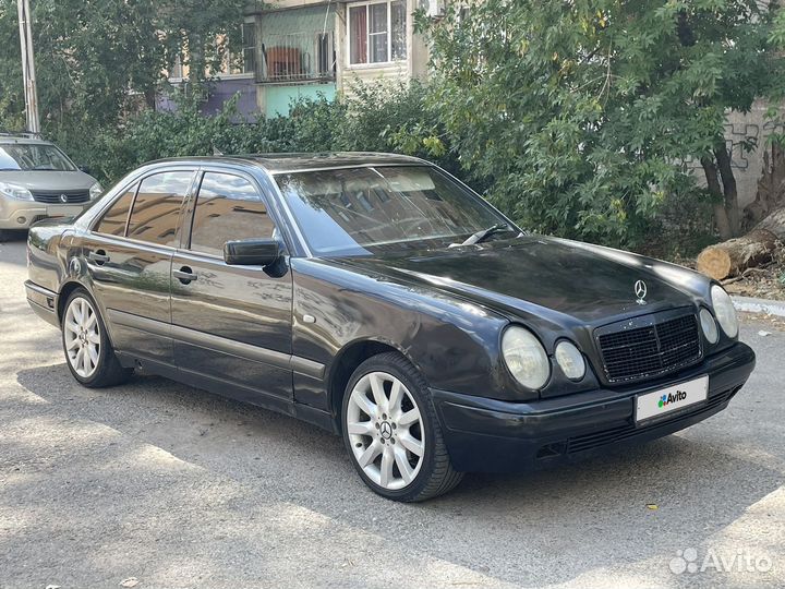 Mercedes-Benz E-класс 2.4 AT, 1998, 555 850 км