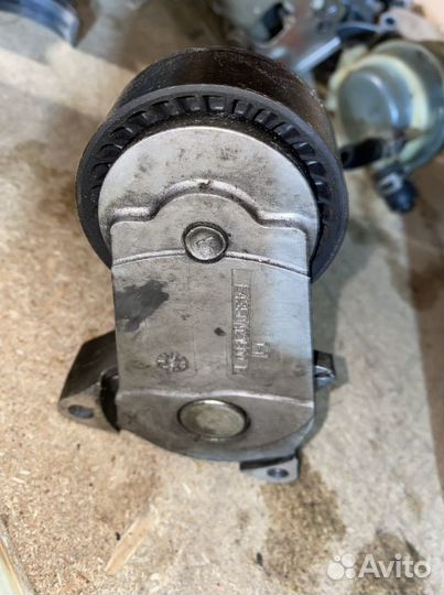 Натяжитель ремня Mercedes m278 m157