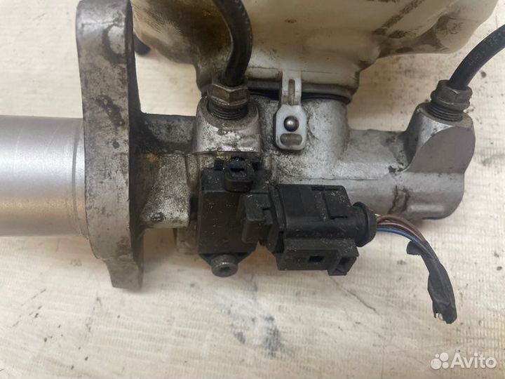 Главный тормозной цилиндр Skoda Octavia 1Z5