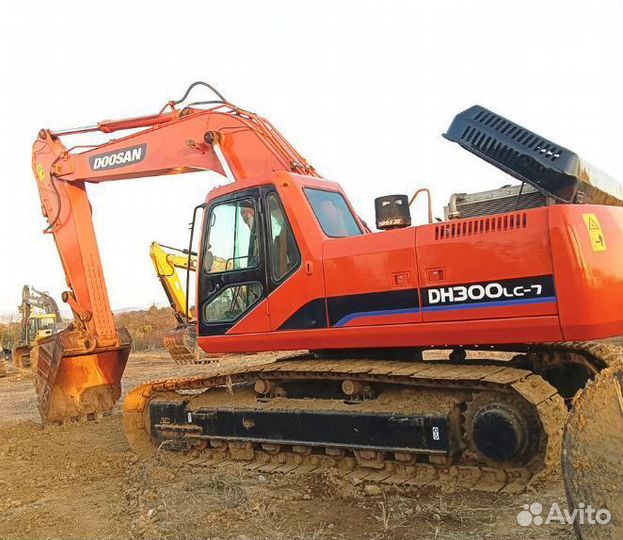 Стекло лобовое нижнее для Doosan DX 190/225/300