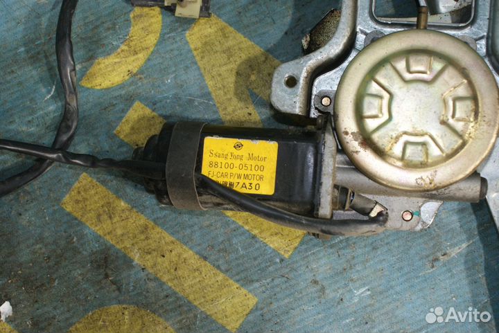 Стеклоподъемник задней двери Ssang Yong Musso