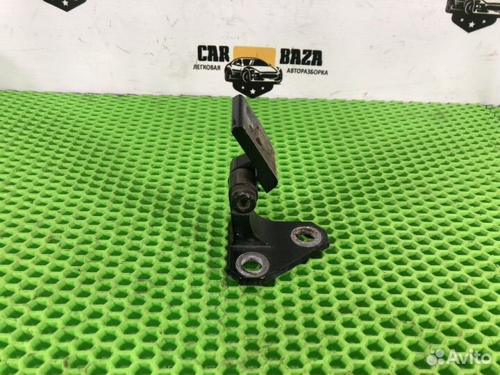 Петля двери передней правой верхняя R