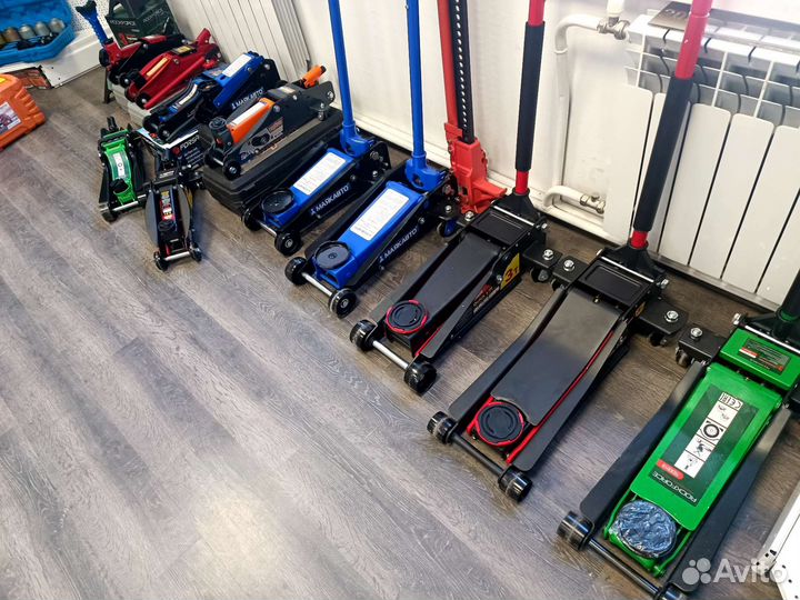 Домкрат подкатной бутылочный