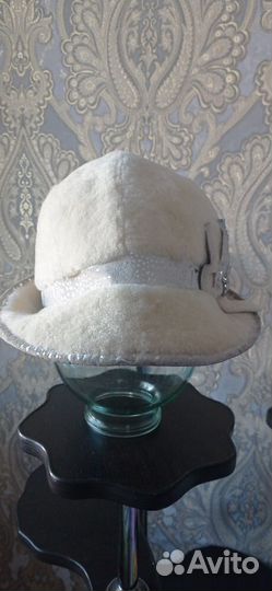 Женские меховые шапки