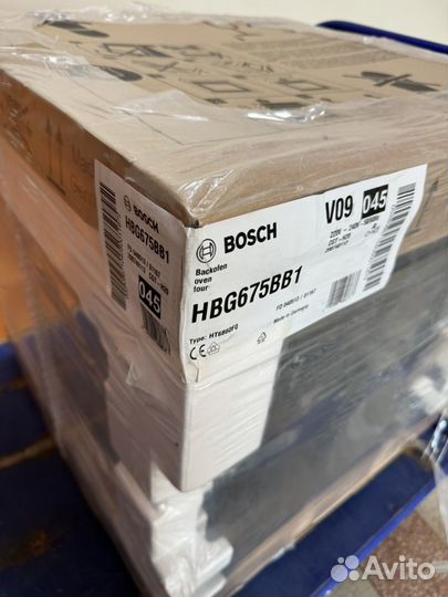 Электрический духовой шкаф Bosch HBG675BB1 Serie 8