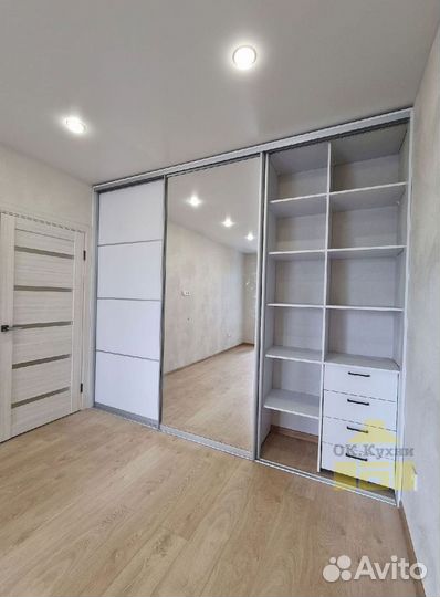 Шкаф с зеркалом