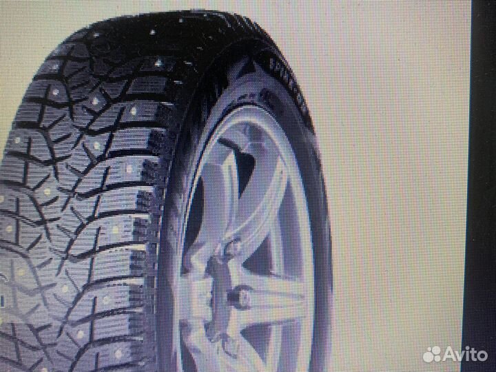 Bridgestone Blizzak Spike-02 225/55 R17 101T