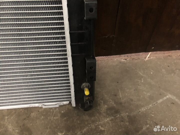 Радиатор охлаждения двигателя Grand Voyager 96-00