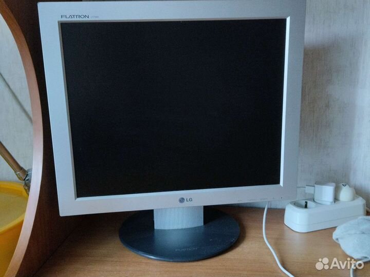 Монитор LG flatron L1730 s
