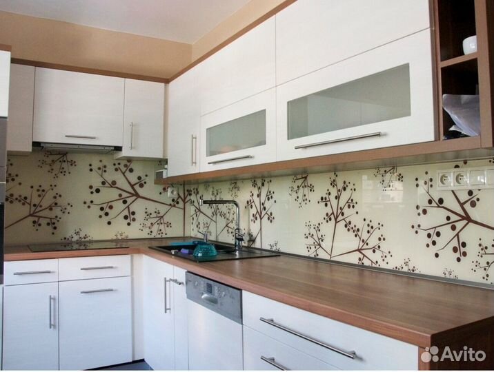 Кухонные фартуки скинали из стекла