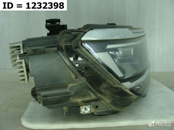 Фара правая Volkswagen Tiguan
