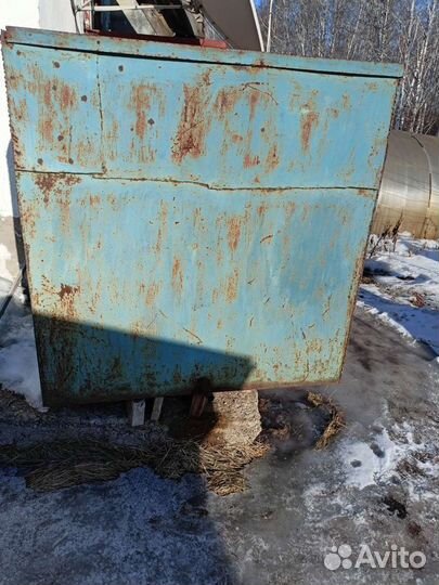 Металлический бак для воды