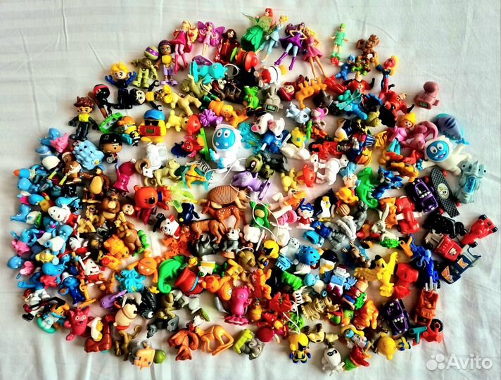 Игрушки из киндера и других яиц пакетом 1110 гр