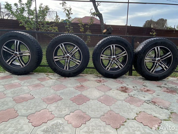 Bridgestone Ice Cruiser 7000S 215/65 R16 98T