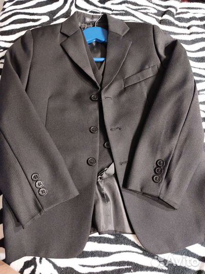 Пиджак+жилет на мальчика 122 128