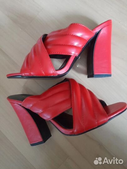 Босоножки женские