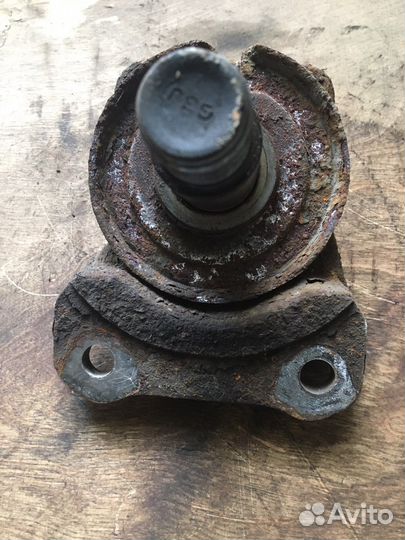 Цапфа задняя правая Рено Лагуна Renault Laguna 2