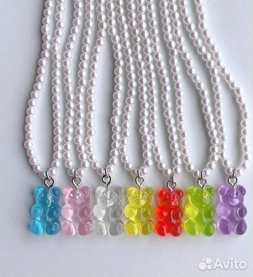 Колье из жемчужных бусин с мишкой