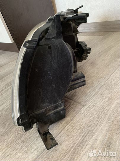Правая фара на toyota corolla 150