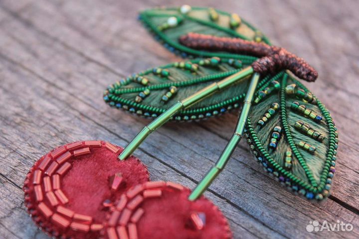 Броши ручной работы, вышивка на одежде на заказ