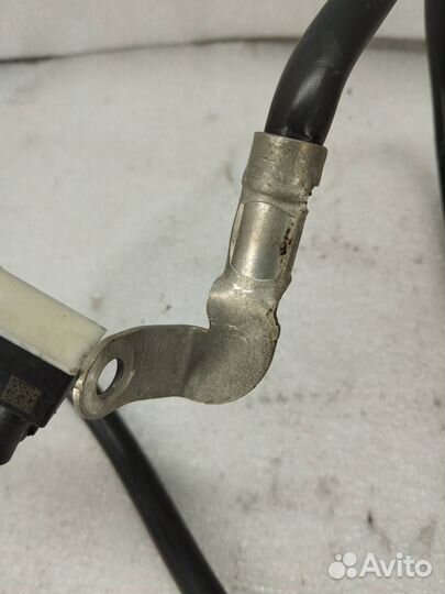 Плюсовой провод аккумулятора Mercedes-Benz S-Класс