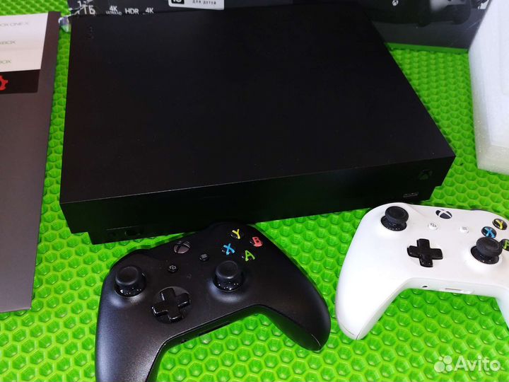 XBox One X (1TB) в Коробке