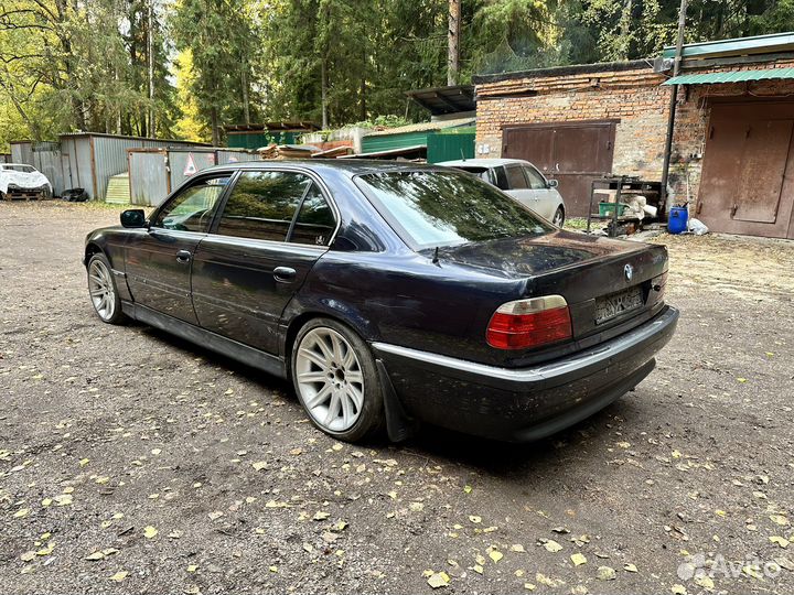 BMW E38 750iL в разбор