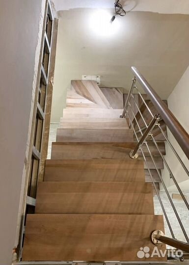 Лестница на металлокаркасе открытого типа