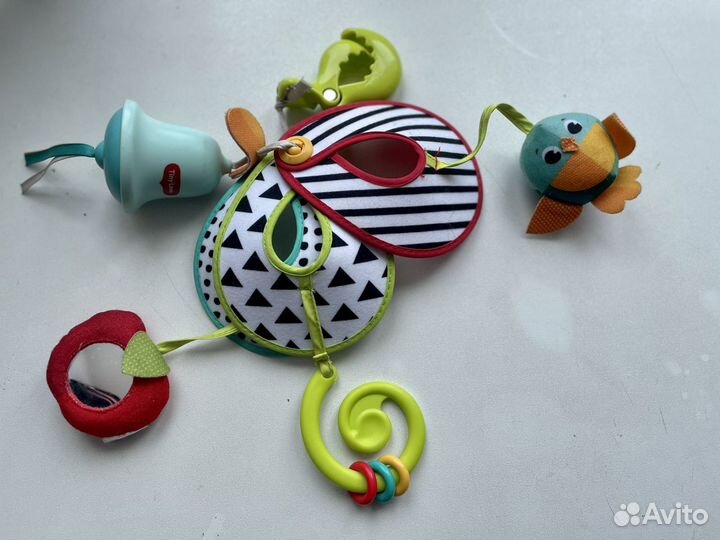 4 Шапочки и хорошая развивающая погремушка