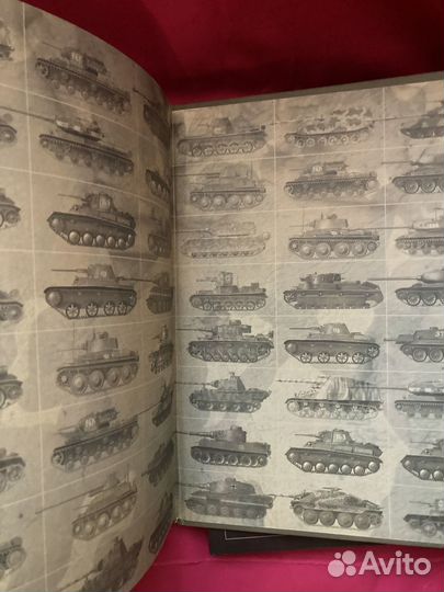 Подарочные книги. Замки, танки, мир математики