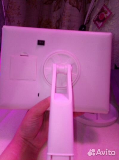 Зеркало с увеличением и подсветкой