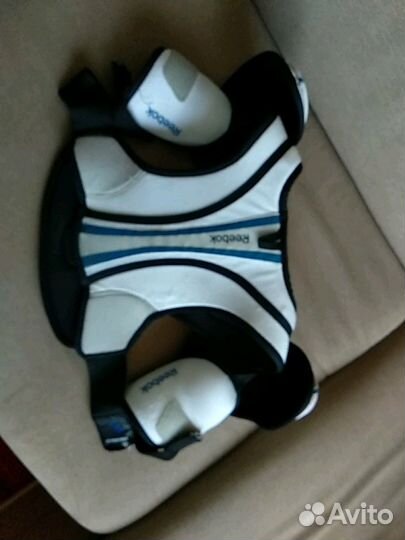 Нагрудник хоккейный