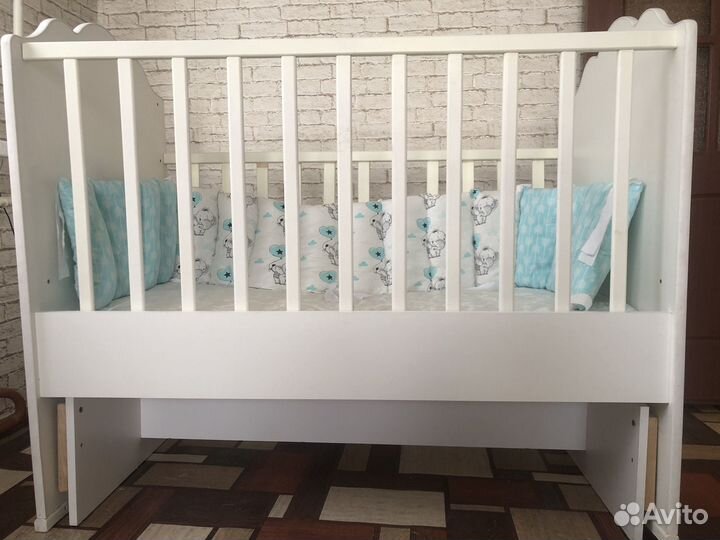 Детская кровать с маятником