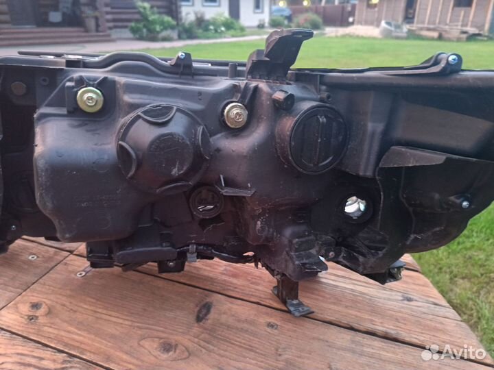 Фара правая на toyota land cruiser 200