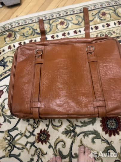Кожаный дорожный чемодан