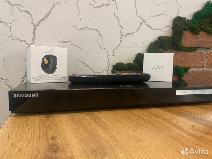 Dvd-плеер samsung bd-c5500 + Смарт браслеты
